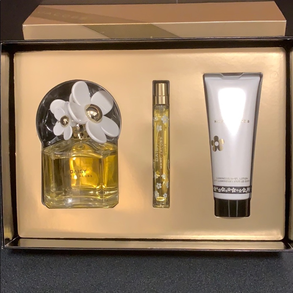 Daisy by Marc Jacobs